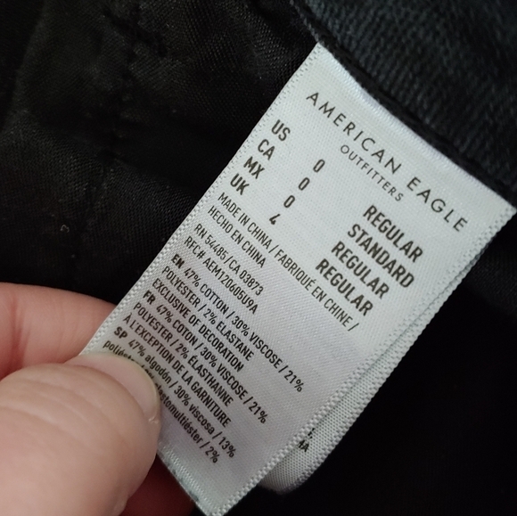 American Eagle AE Black Denim Raw Hem Distressed Next Level Stretch Jeans Size 0 - Picture 4 of 5